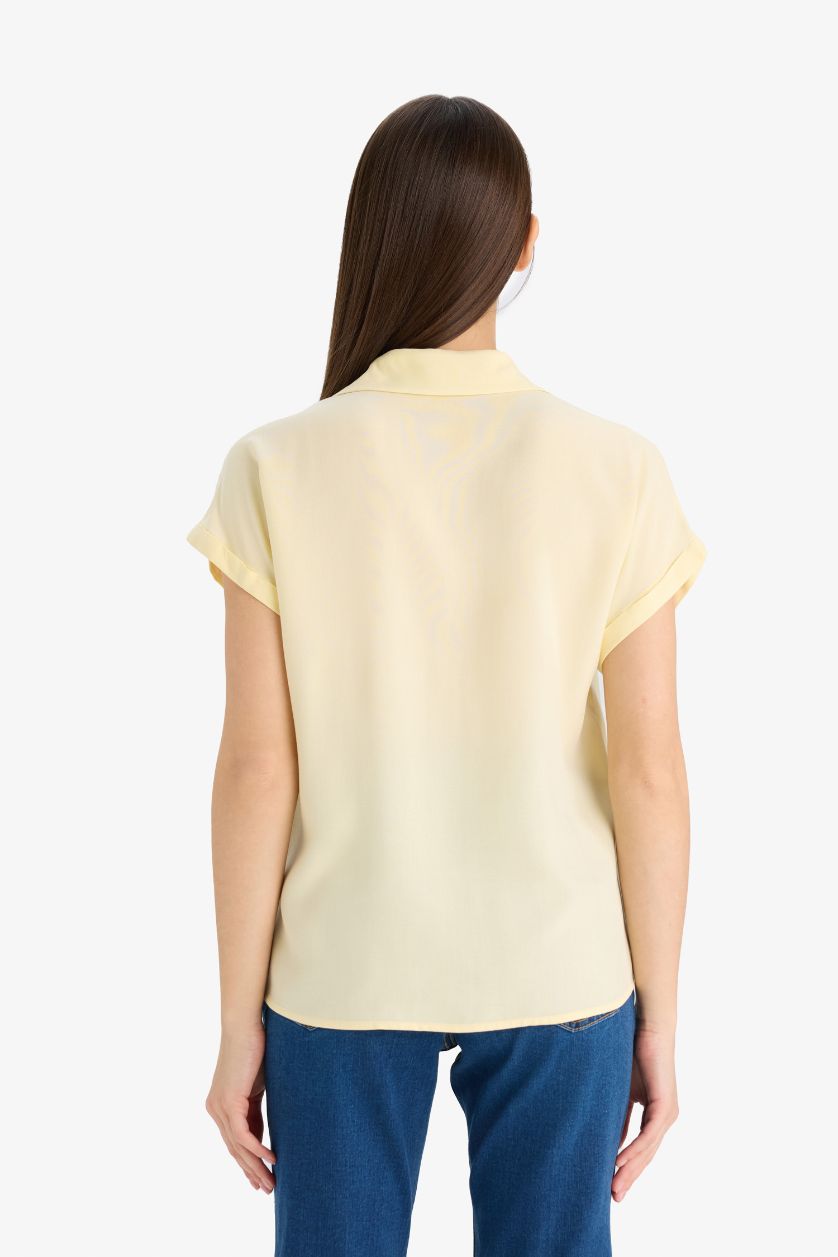 Kadın Açık Sarı Regular Fit Basic Düz  Viskon Kısa Kollu Gömlek