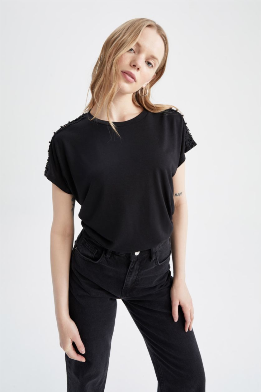 Woman Black Regular Fit Short Sleeve T-Shirt