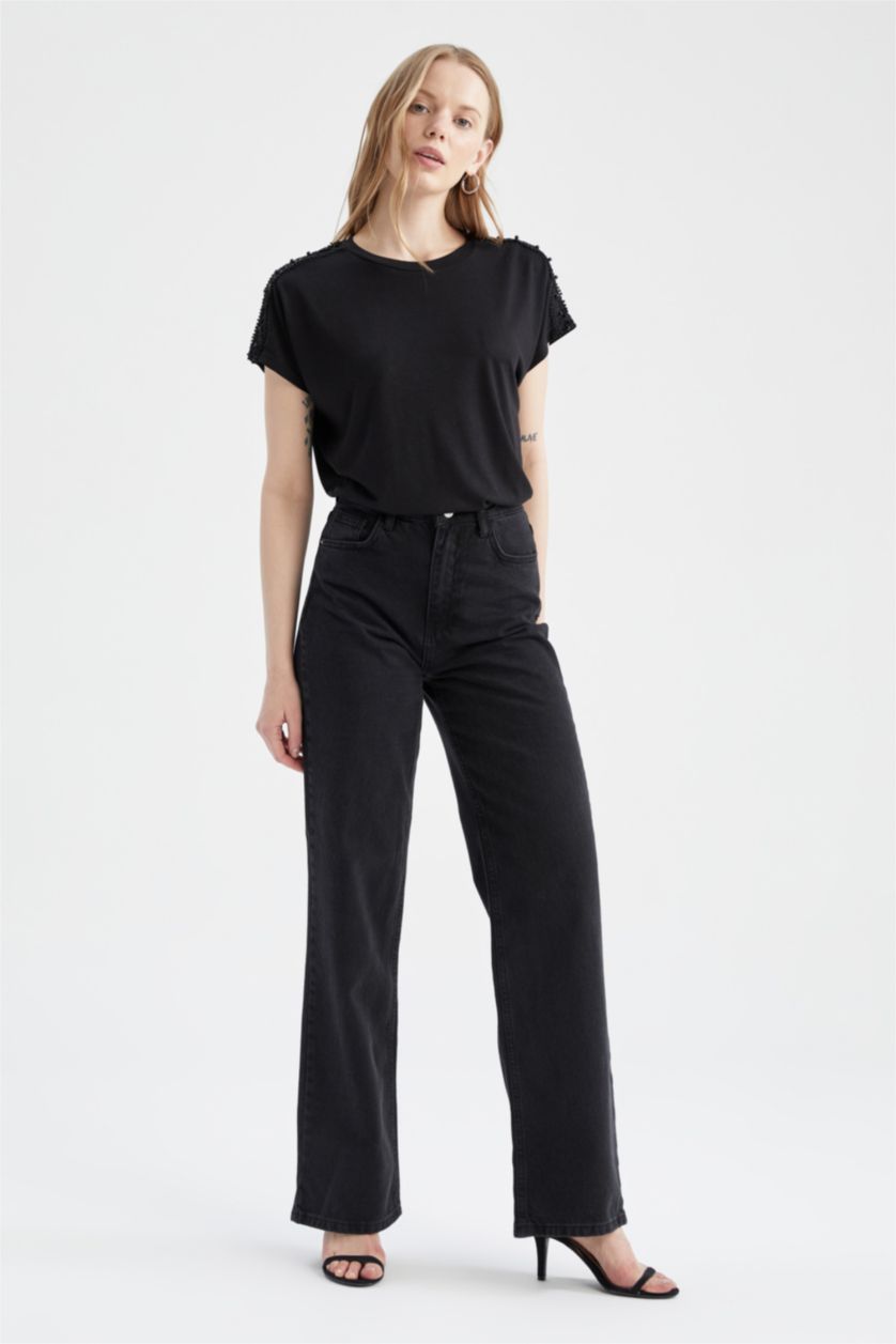 Woman Black Regular Fit Short Sleeve T-Shirt