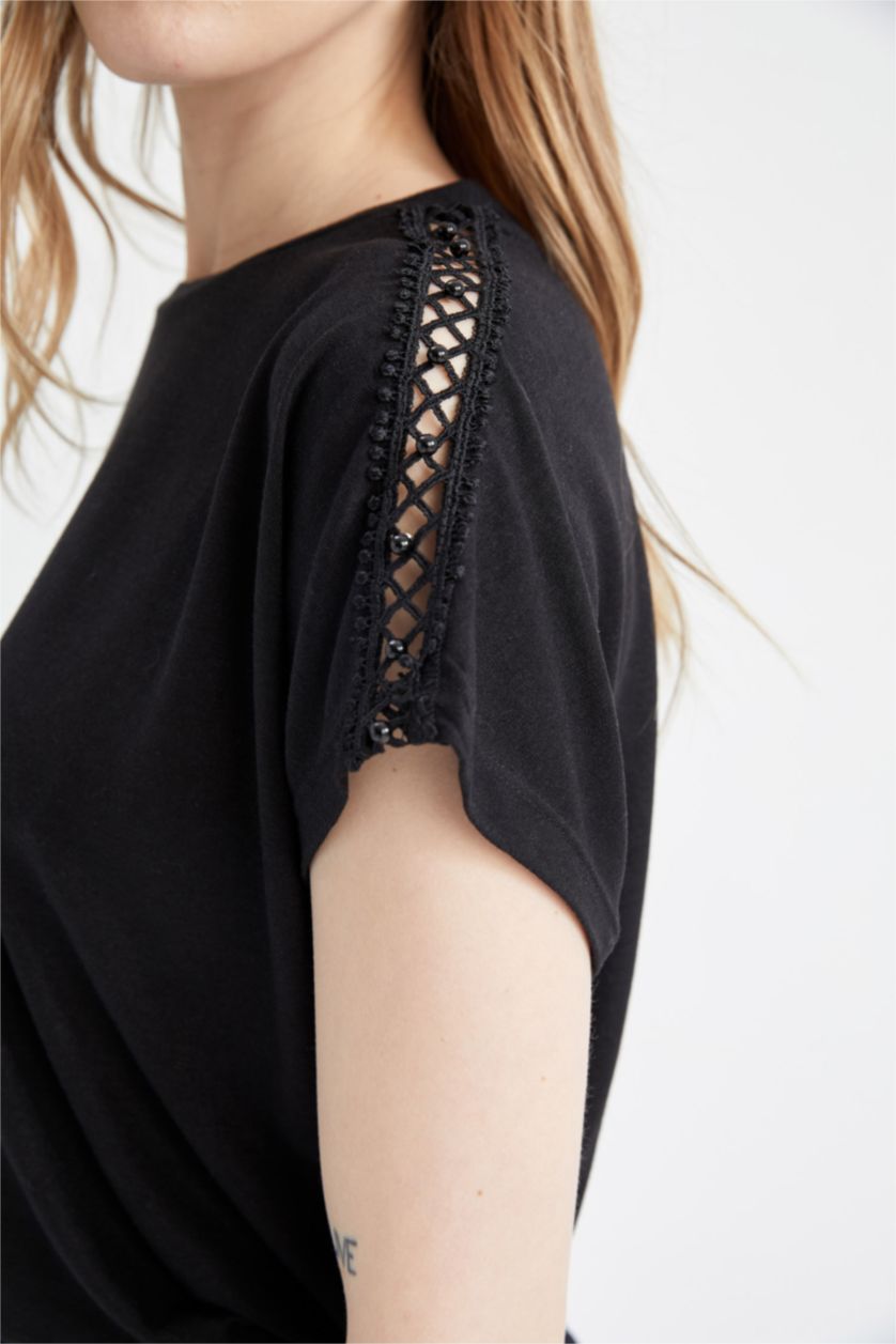 Woman Black Regular Fit Short Sleeve T-Shirt