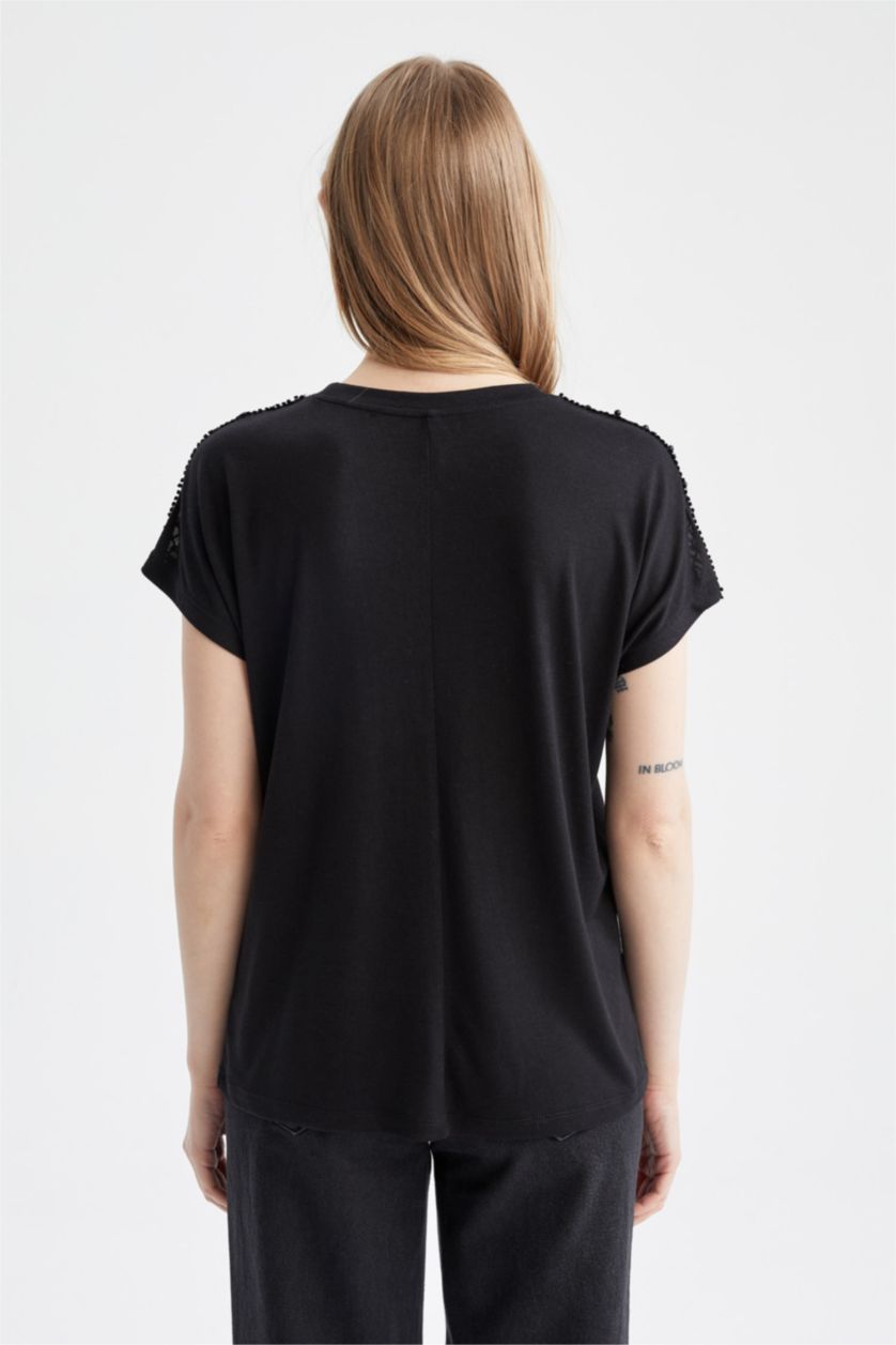 Woman Black Regular Fit Short Sleeve T-Shirt