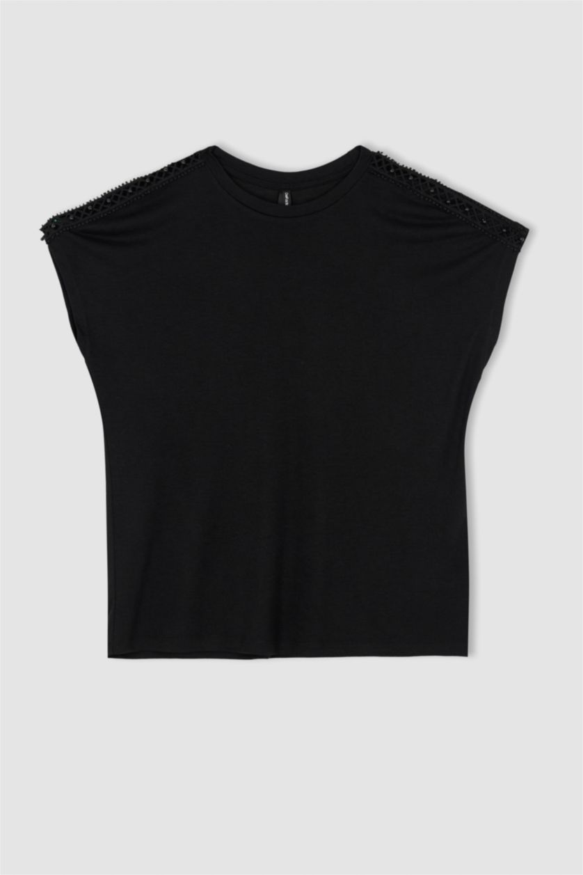 Woman Black Regular Fit Short Sleeve T-Shirt