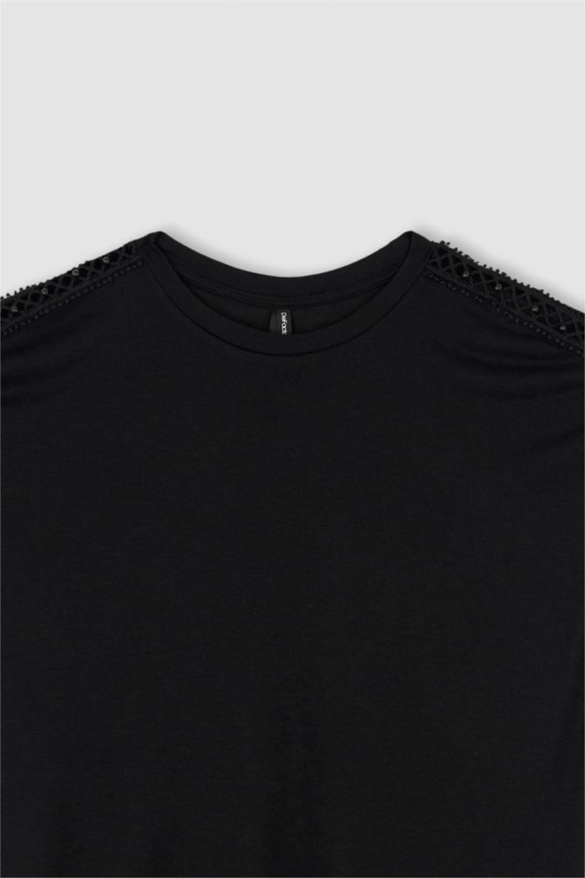 Woman Black Regular Fit Short Sleeve T-Shirt