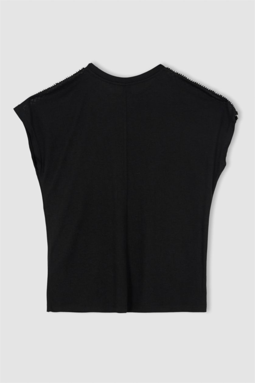 Woman Black Regular Fit Short Sleeve T-Shirt