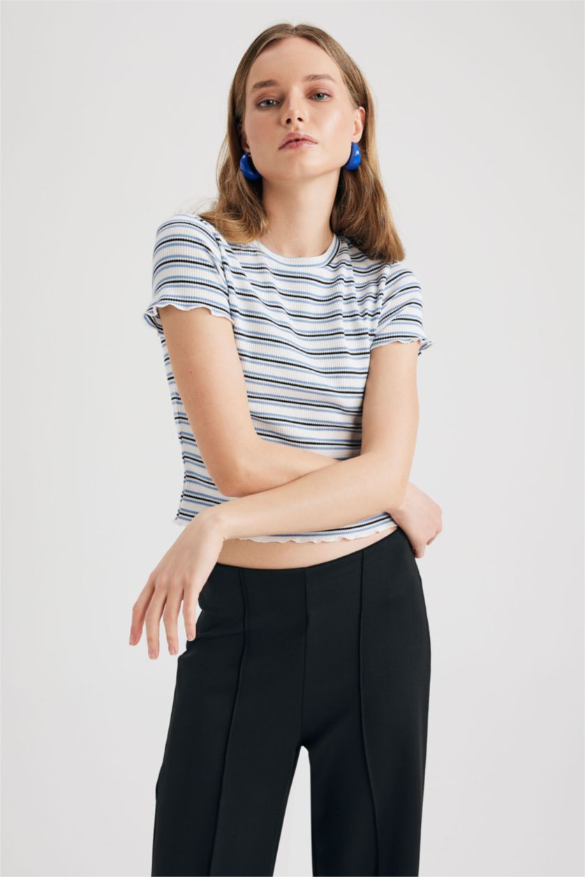 نساء اوف وايت تي شيرت بأكمام قصيرة مطبوعة بياقة مستديرة