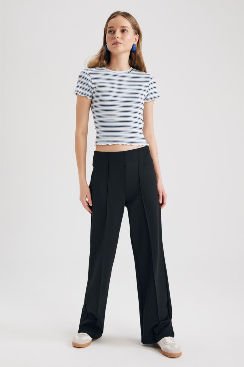 نساء اوف وايت تي شيرت بأكمام قصيرة مطبوعة بياقة مستديرة