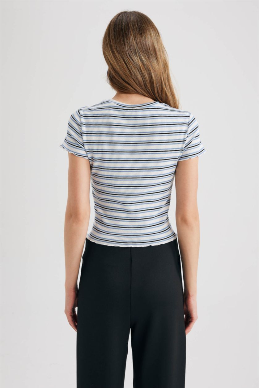 نساء اوف وايت تي شيرت بأكمام قصيرة مطبوعة بياقة مستديرة