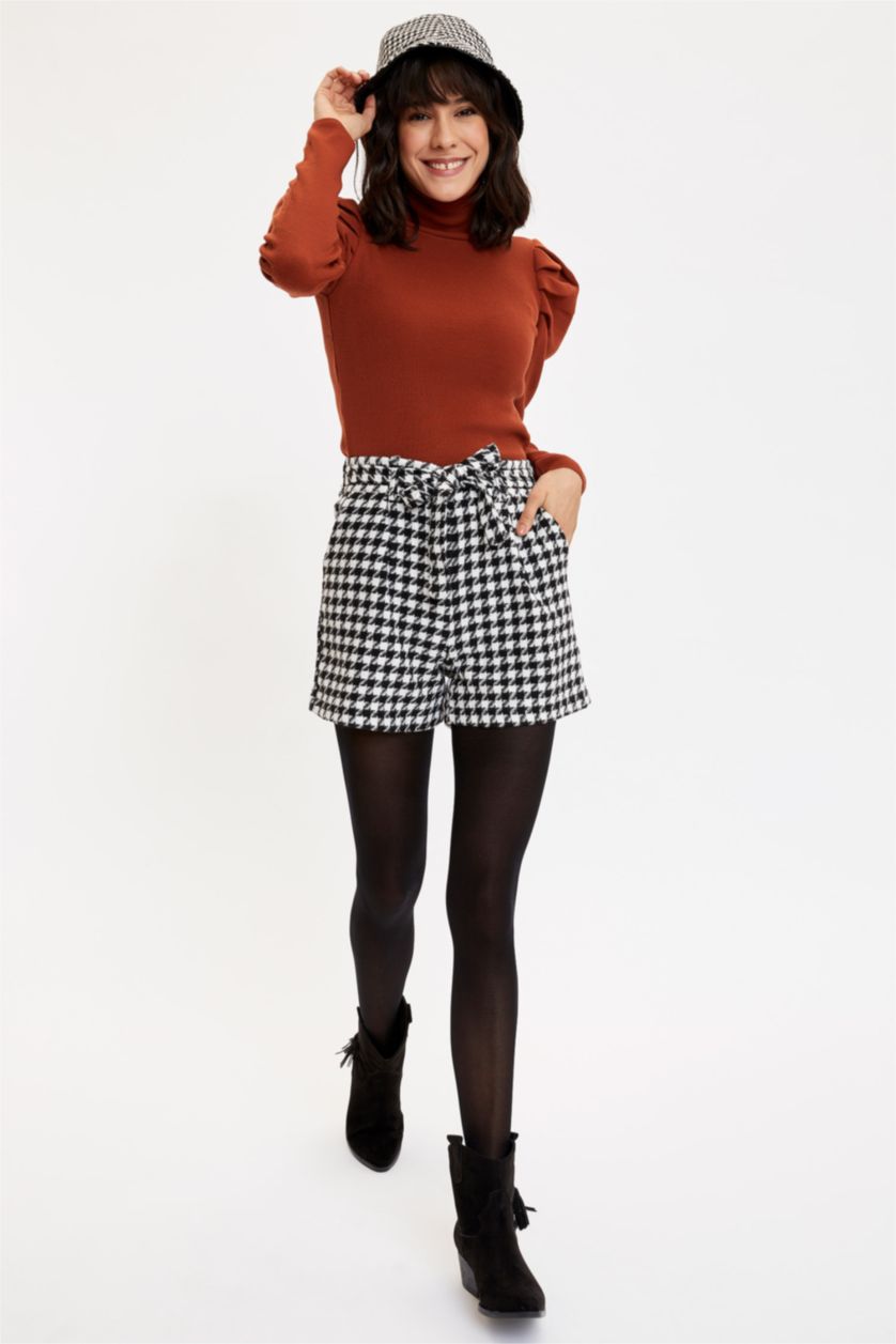 Kadın Siyah Regular Fıt Şort