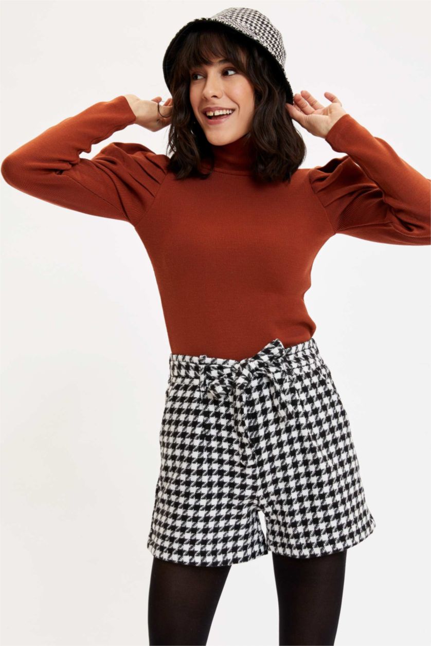 Kadın Siyah Regular Fıt Şort