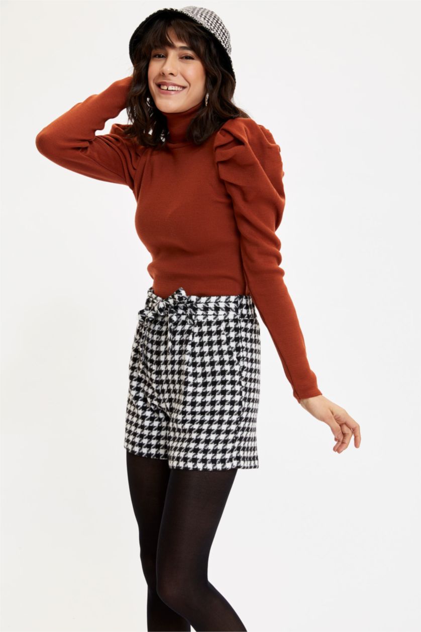 Kadın Siyah Regular Fıt Şort