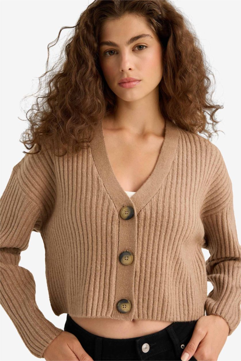 Kadın Bej Regular Fit V Yaka Düğmeli Triko Hırka