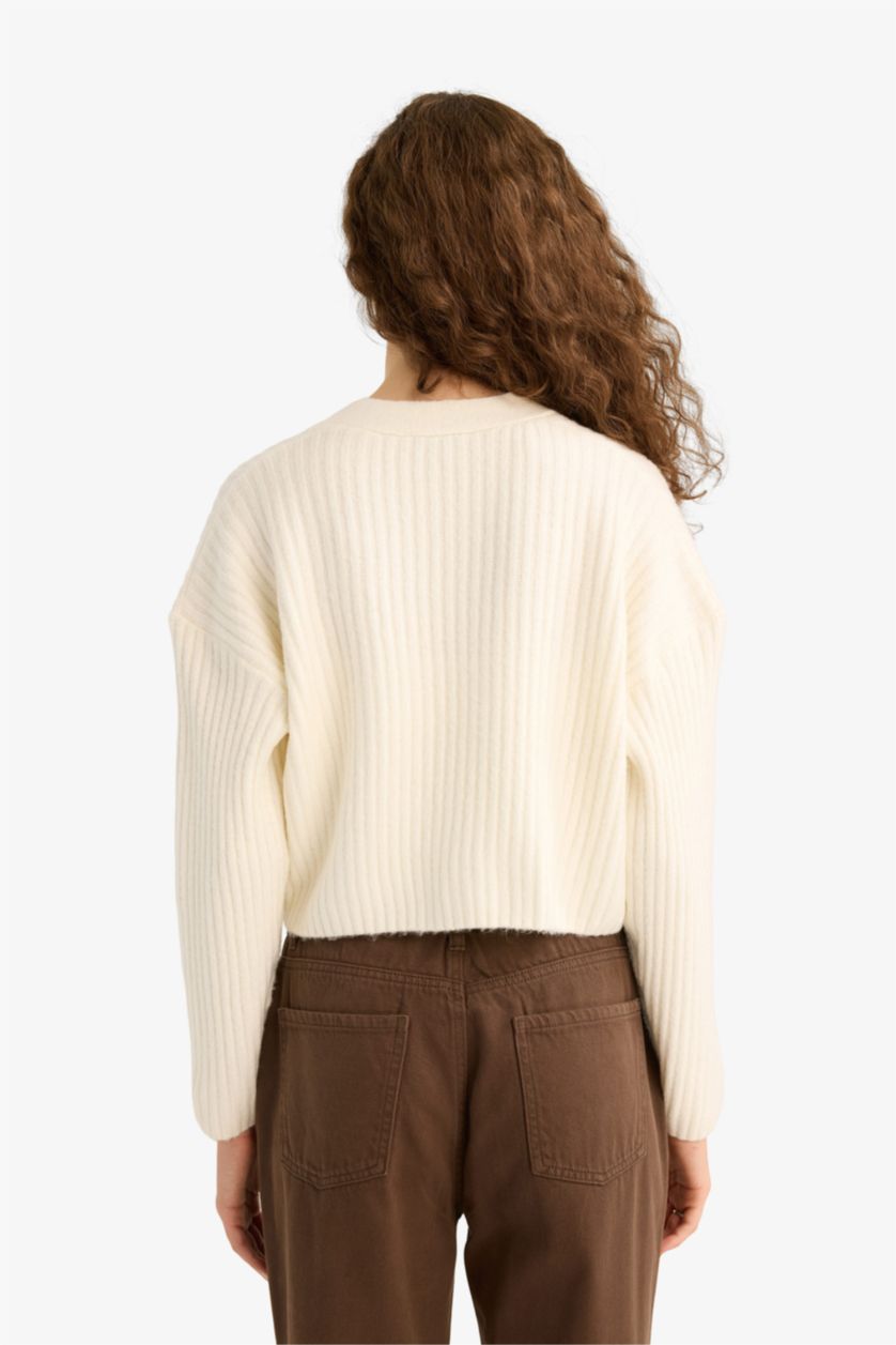 نساء بيج فاتح جاكيت تريكو قصة عادية بياخة V بأزرار