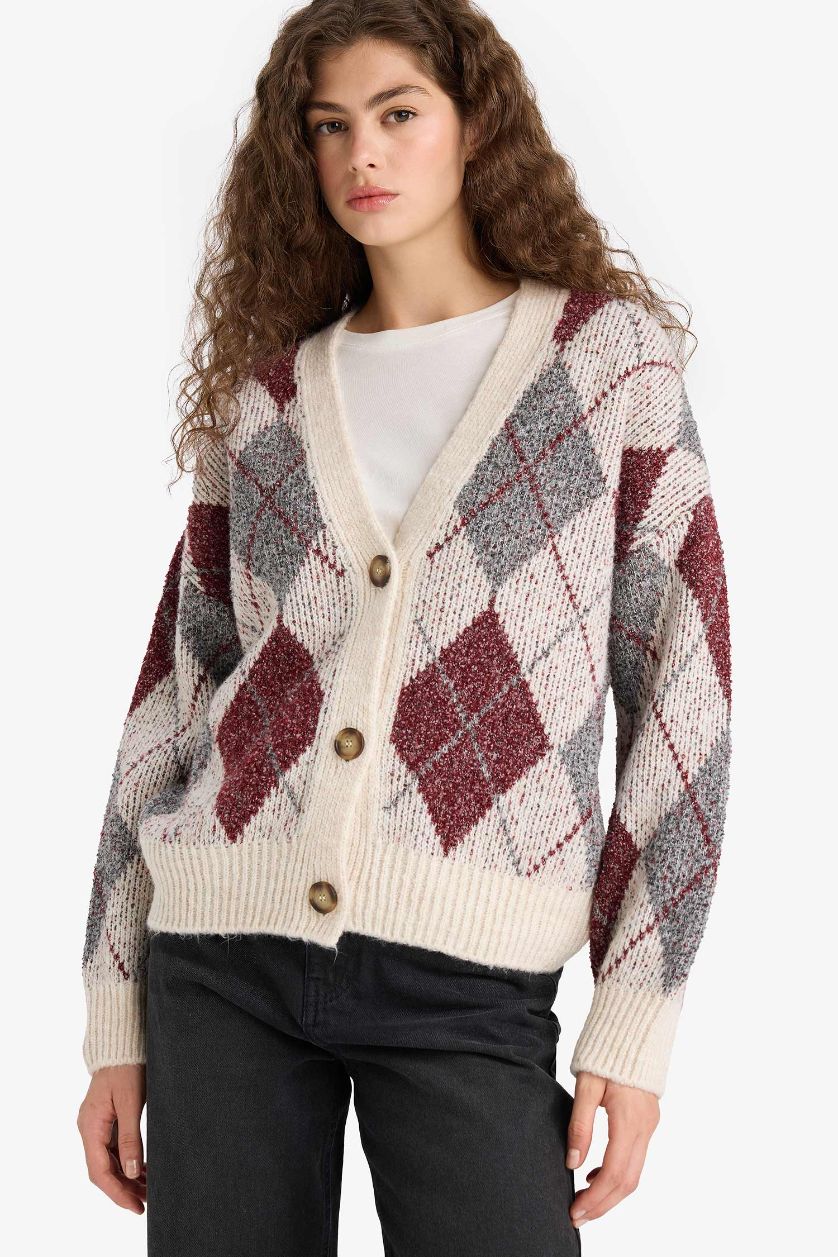 Kadın Bej Oversize Geniş Kalıp V Yaka Baklava Desenli Düğmeli Triko Hırka