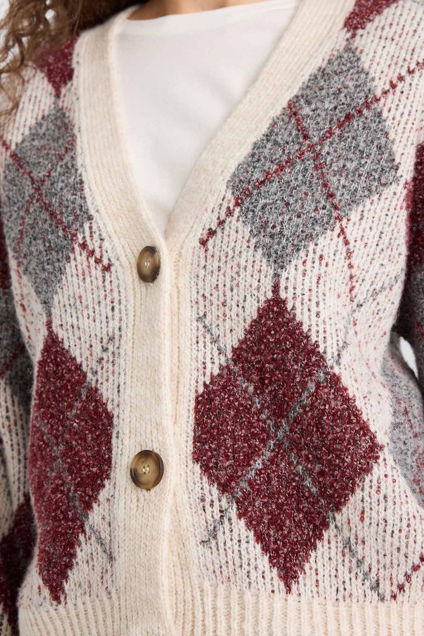 Kadın Bej Oversize Geniş Kalıp V Yaka Baklava Desenli Düğmeli Triko Hırka