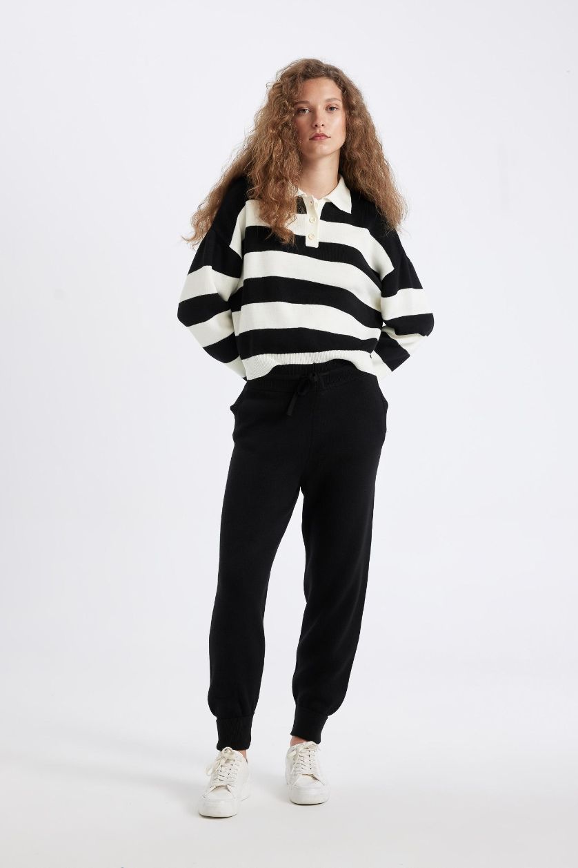 Woman Black Basic Straight Waist Elastic Leg Jogger Knitted Pants