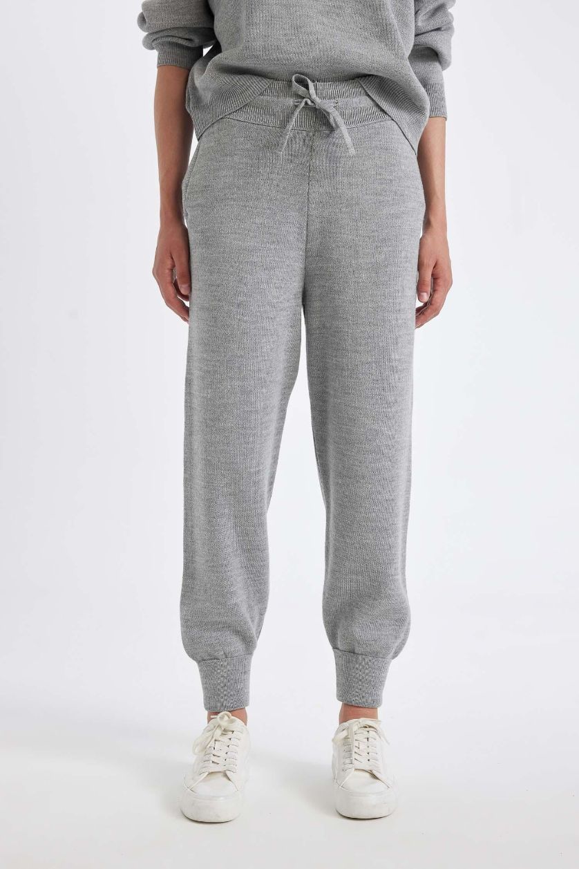 نساء رمادي بنطرون تريكو جوجر فيت