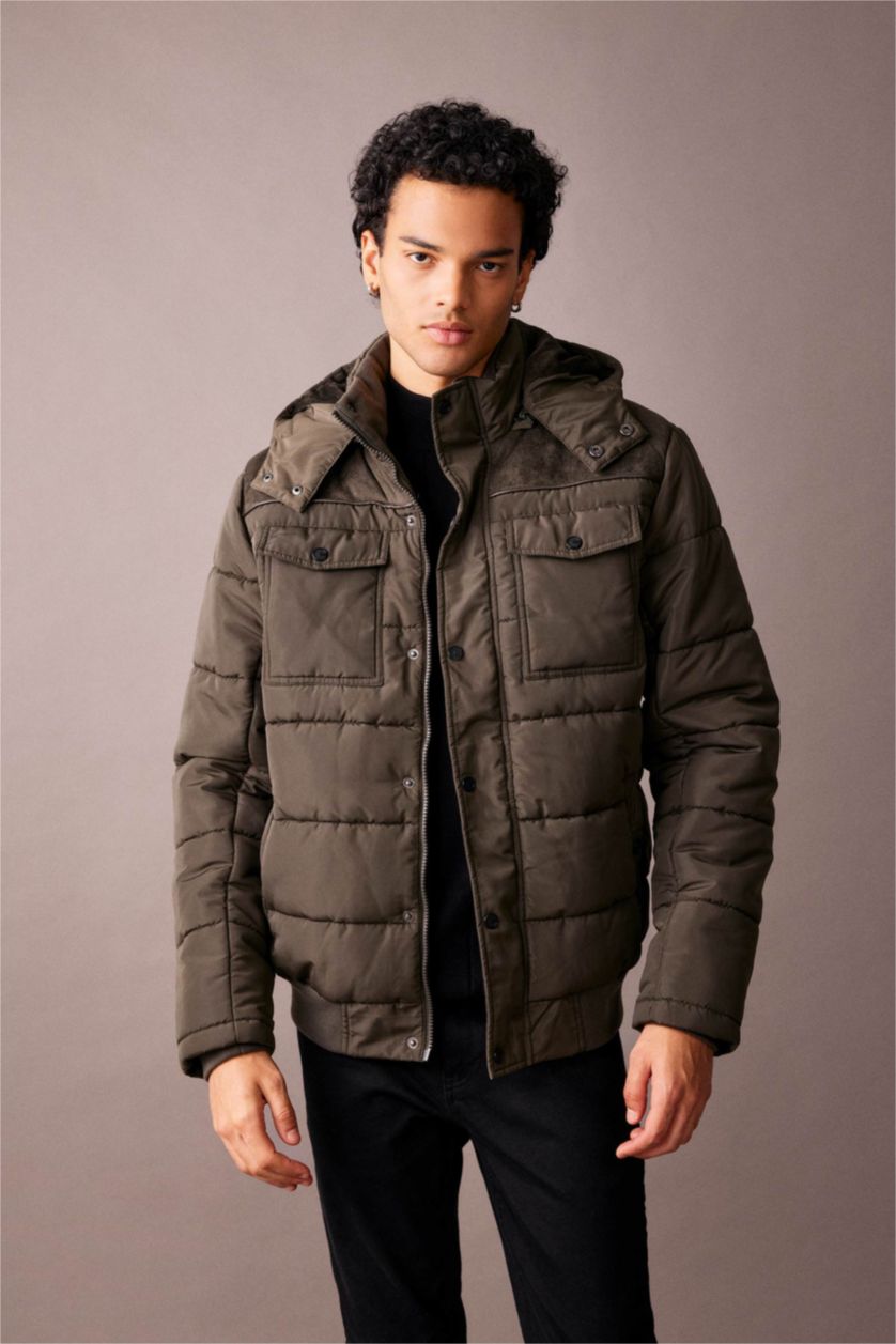 Erkek Haki Su Geçirmez Slim Fit Dar Kesim Kapüşonlu Fermuarlı Çıtçıtlı Cepli Astarlı Mont