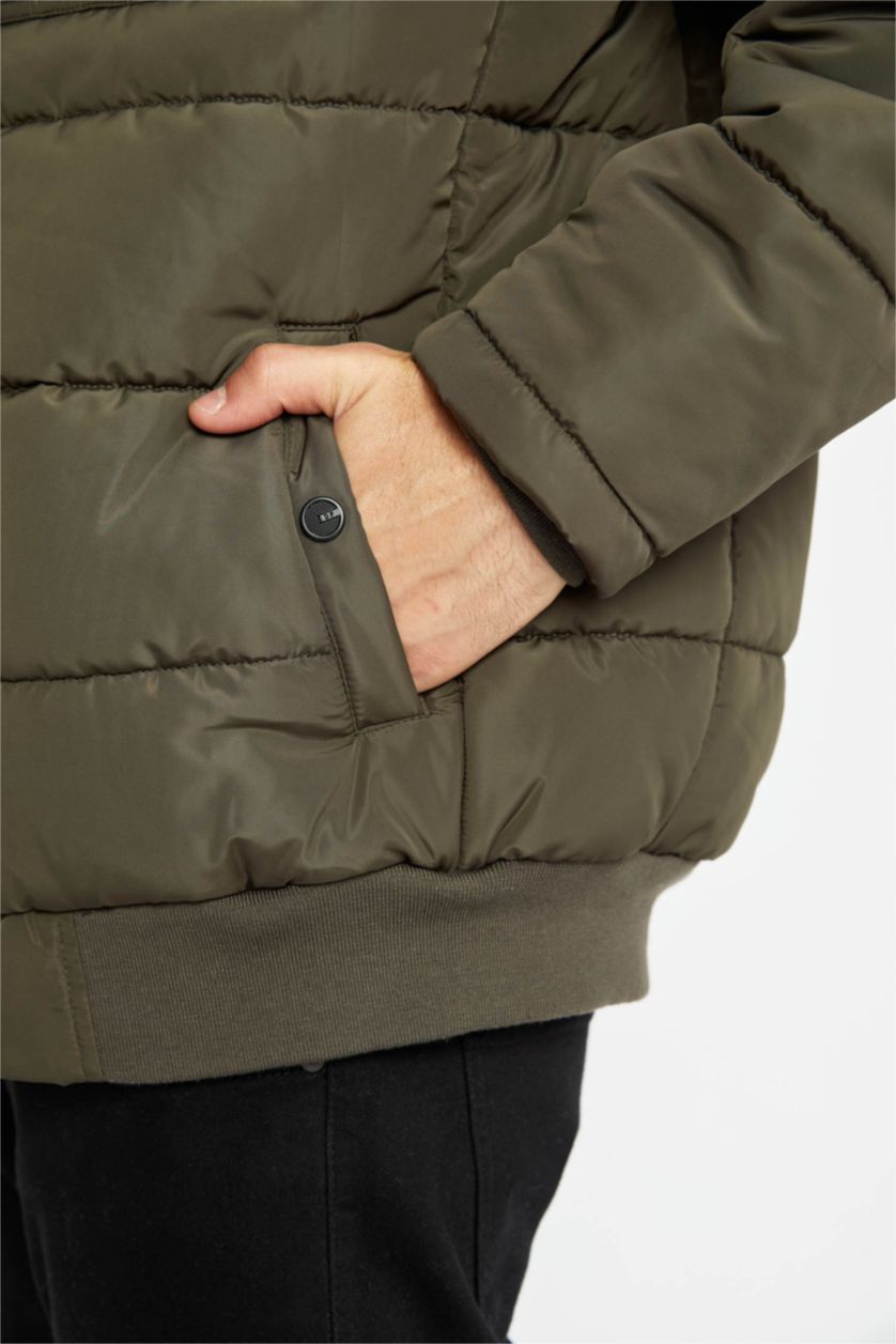 Erkek Haki Su Geçirmez Slim Fit Dar Kesim Kapüşonlu Fermuarlı Çıtçıtlı Cepli Astarlı Mont