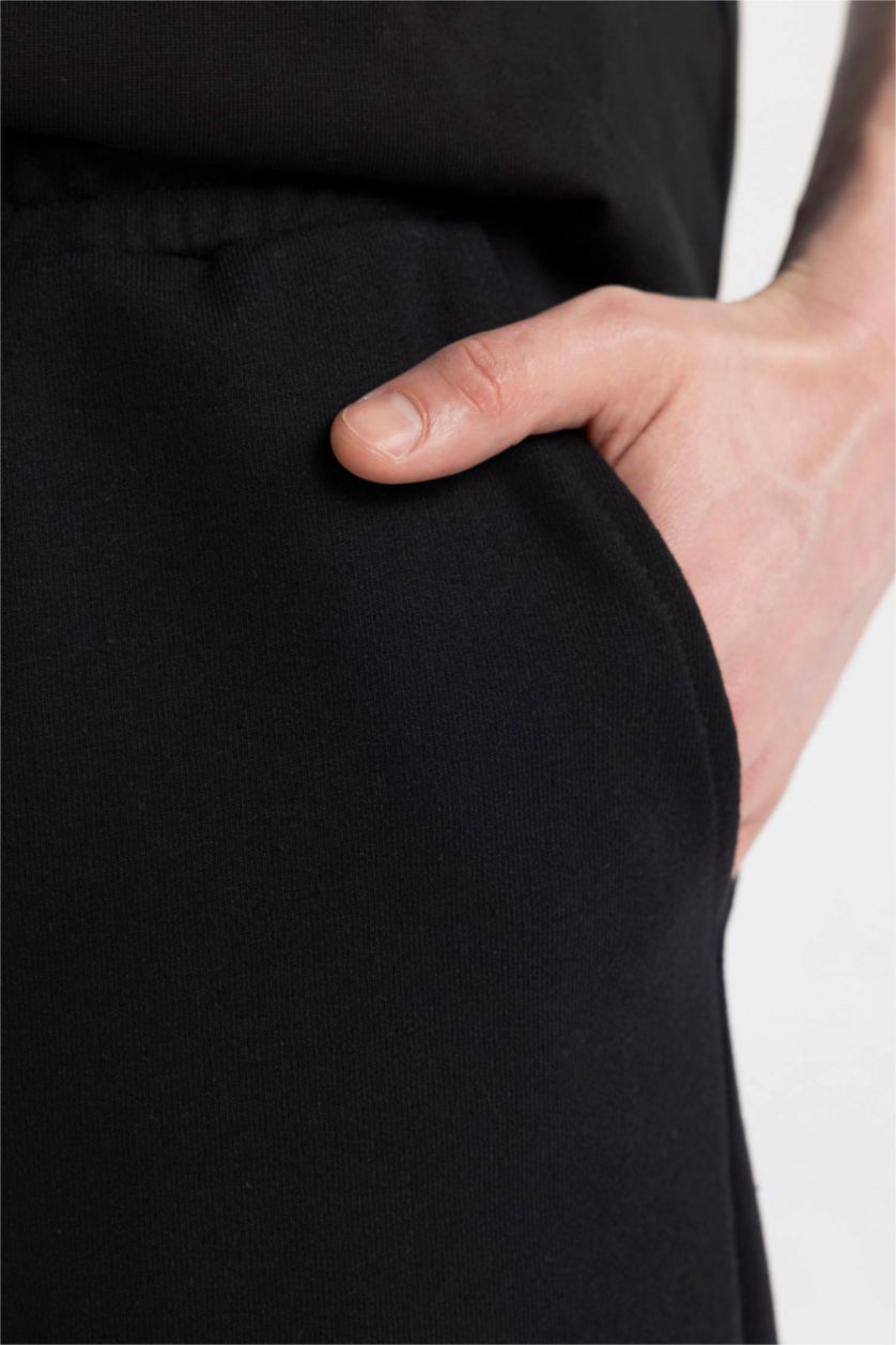 Erkek Siyah Regular Fıt Sweatshirt Kumaşı Şort