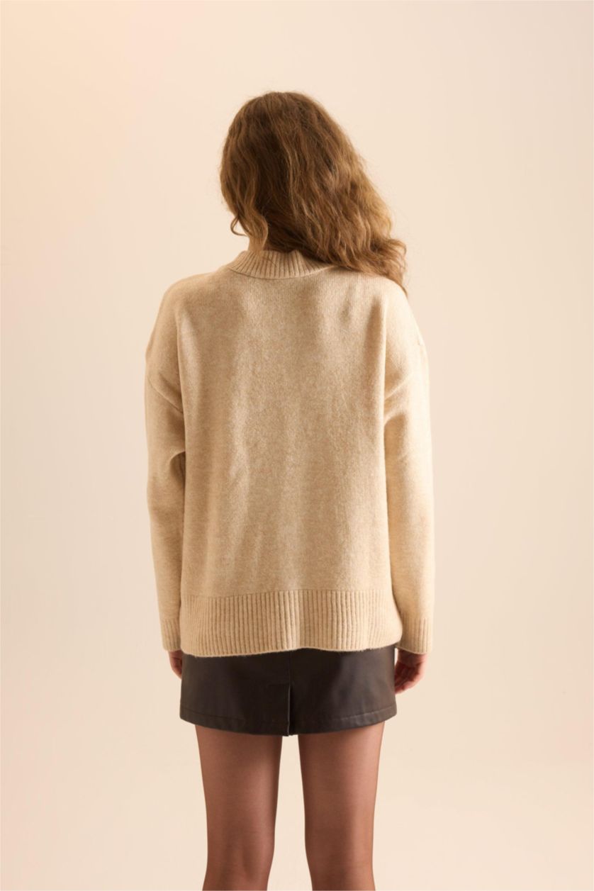 Kadın Kum Oversize Geniş Kalıp Yarım Balıkçı Yaka Triko Kazak