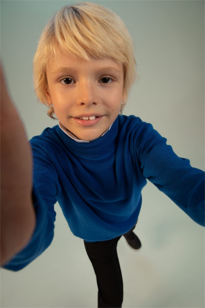 Erkek Çocuk - Genç Erkek Koyu Mavi Erkek Çocuk Regular Fit Balıkçı Yaka Kazak