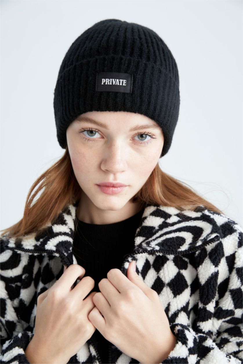 WOMAN Black Woman Beret