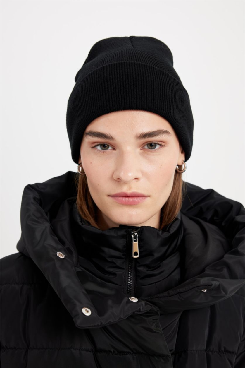 WOMAN Black Woman Winter Beret