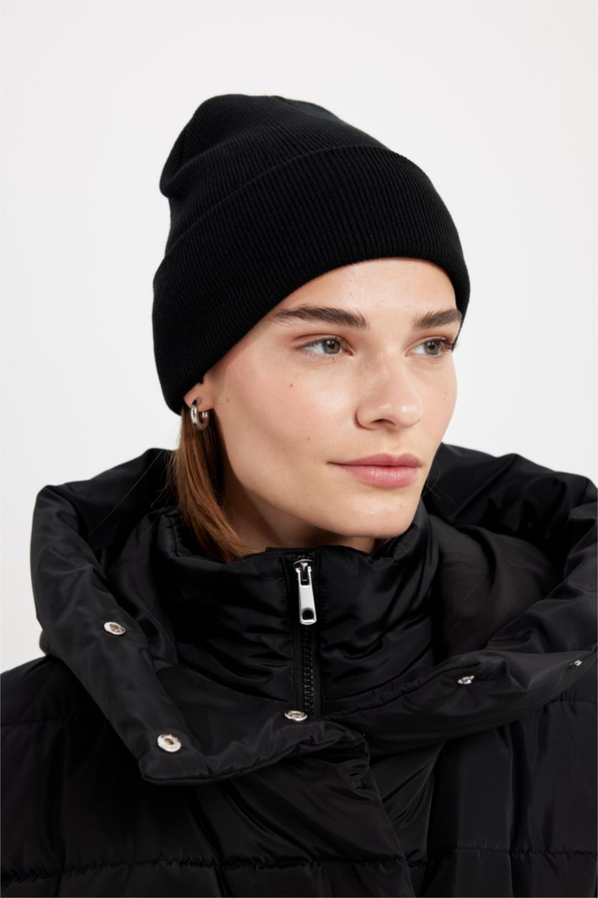 WOMAN Black Woman Winter Beret