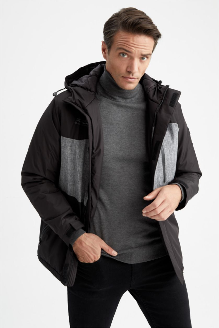 Erkek Siyah Slim Fit Kapüşonlu Blok Desenli Isı Yalıtımlı Warmtech Su Geçirmez Rüzgar Geçirmez Kalın Mont