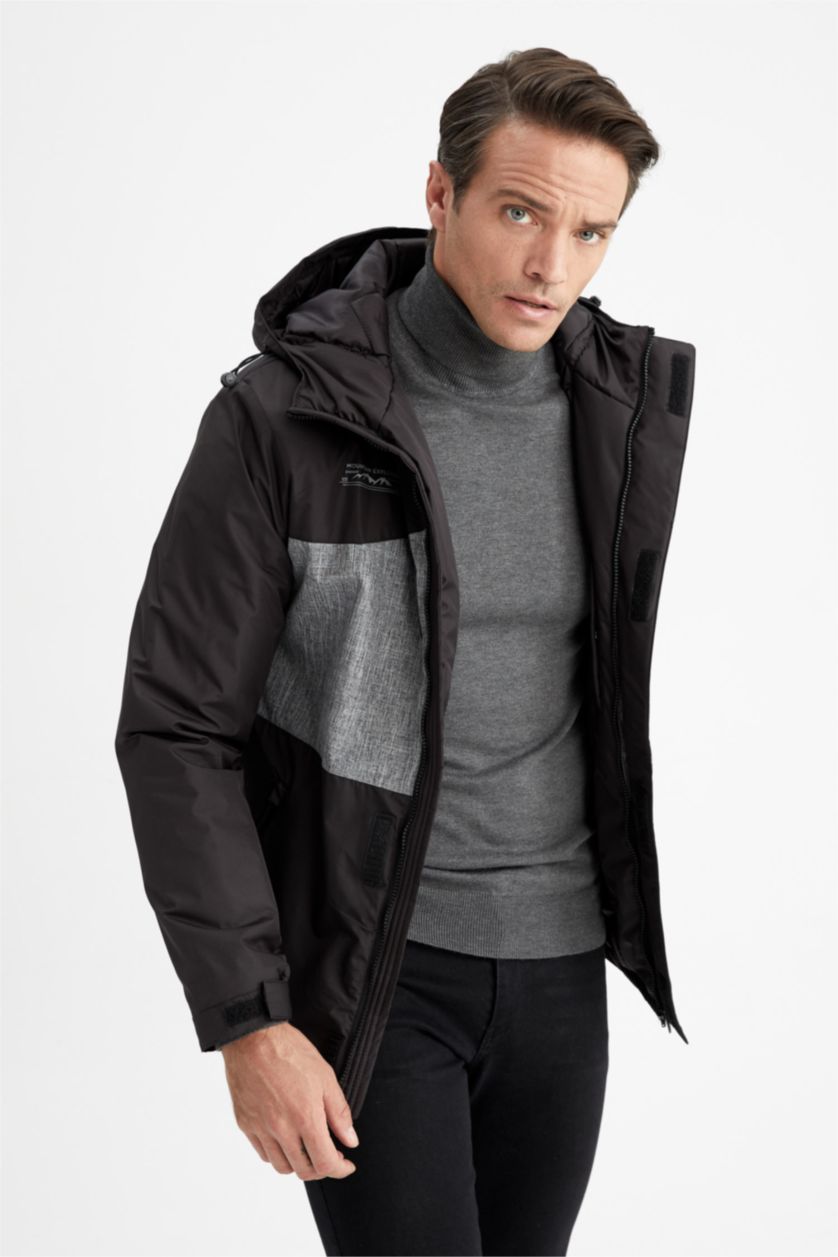 Erkek Siyah Slim Fit Kapüşonlu Blok Desenli Isı Yalıtımlı Warmtech Su Geçirmez Rüzgar Geçirmez Kalın Mont