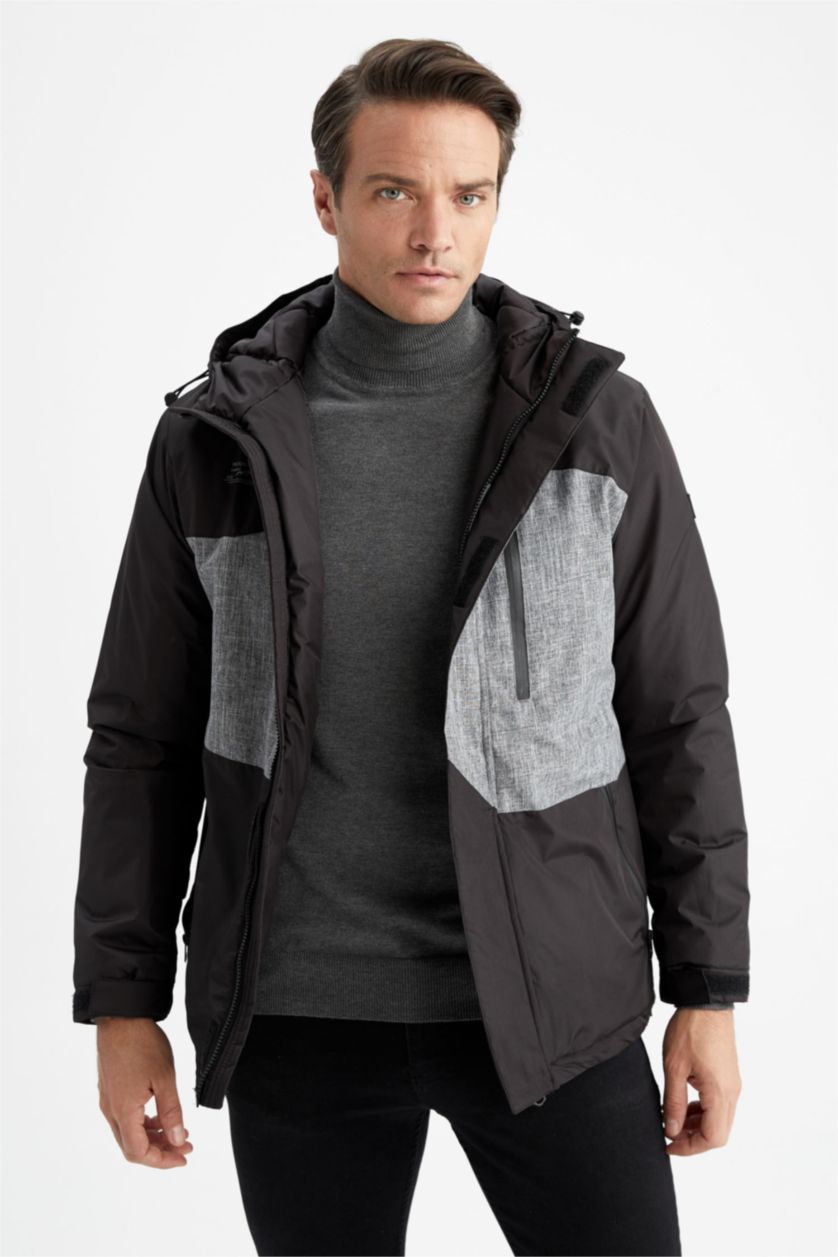 Erkek Siyah Slim Fit Kapüşonlu Blok Desenli Isı Yalıtımlı Warmtech Su Geçirmez Rüzgar Geçirmez Kalın Mont