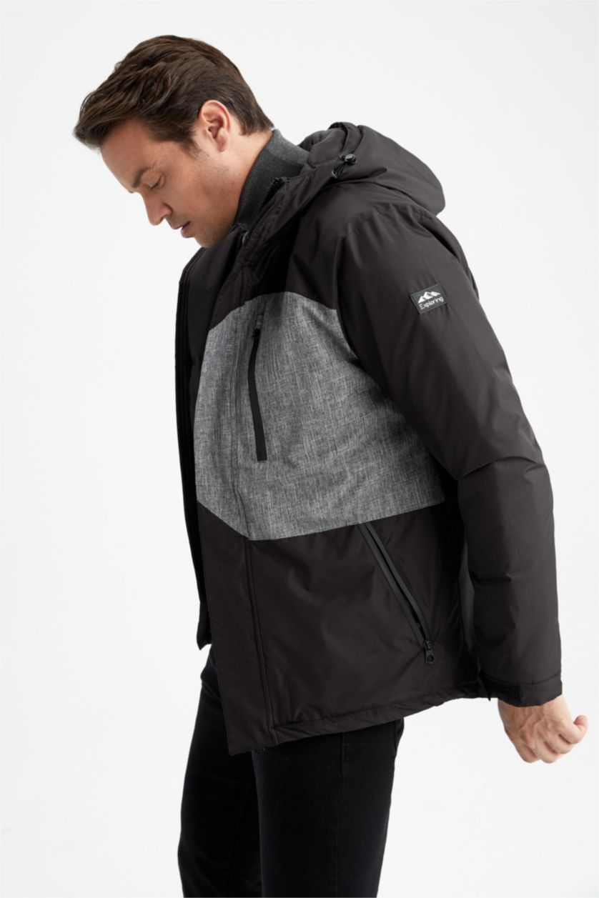 Erkek Siyah Slim Fit Kapüşonlu Blok Desenli Isı Yalıtımlı Warmtech Su Geçirmez Rüzgar Geçirmez Kalın Mont