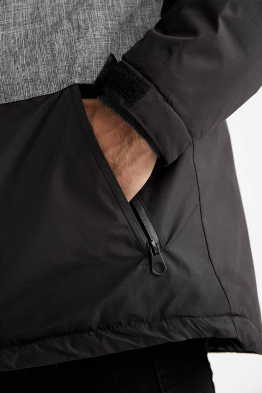 Erkek Siyah Slim Fit Kapüşonlu Blok Desenli Isı Yalıtımlı Warmtech Su Geçirmez Rüzgar Geçirmez Kalın Mont