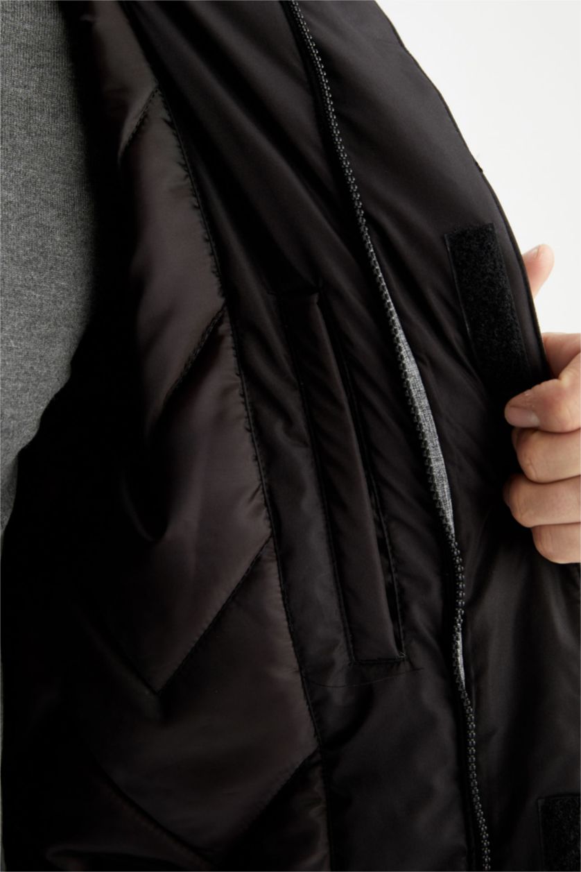 Erkek Siyah Slim Fit Kapüşonlu Blok Desenli Isı Yalıtımlı Warmtech Su Geçirmez Rüzgar Geçirmez Kalın Mont