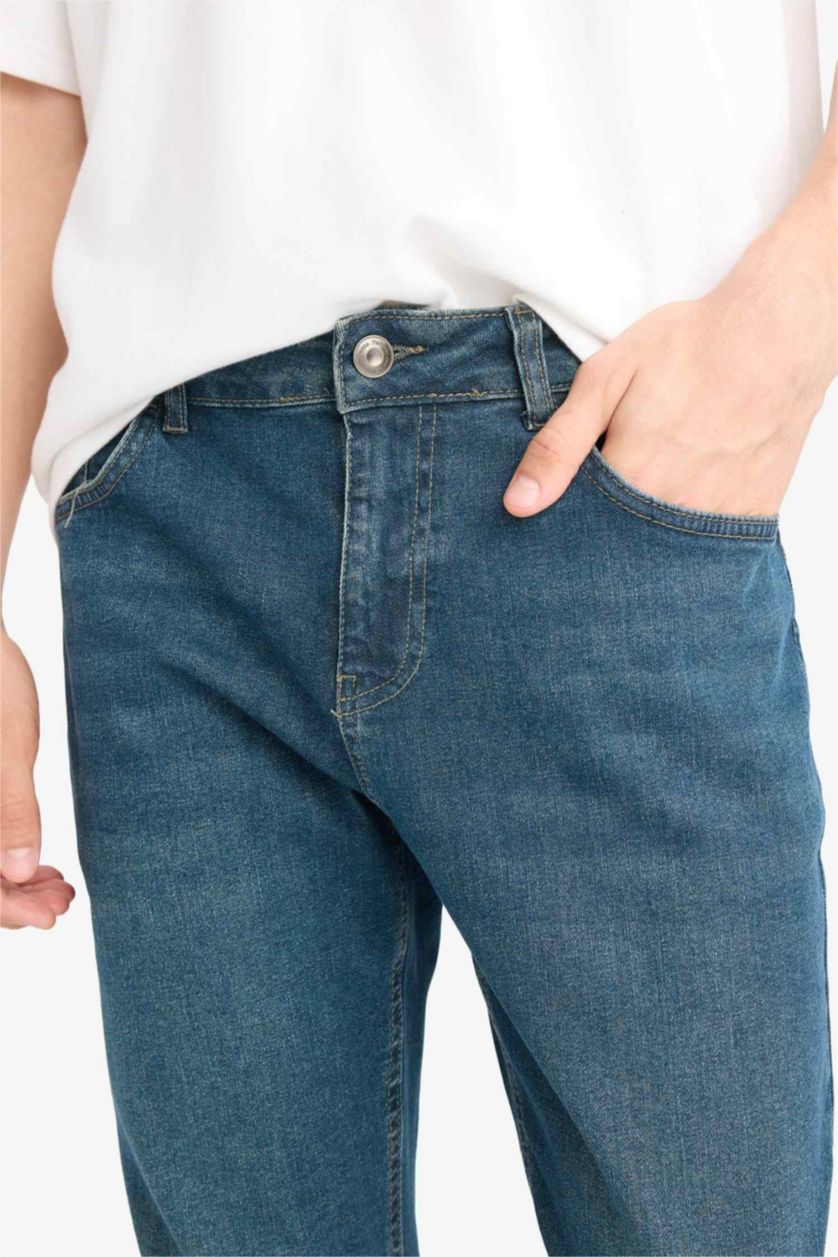 MAN Dark Green Sergio Regular Fit Regular Waist Straight Leg Jeans