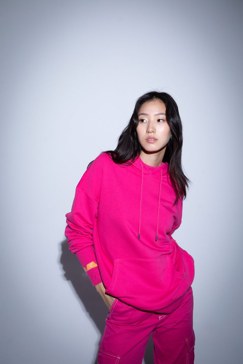 Kadın Pembe Oversize Fit Kapüşonlu Kanguru Cepli Basic Sweatshirt