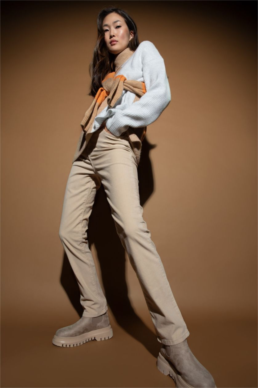 FEMME Beige Pantalon Velours Côtelé