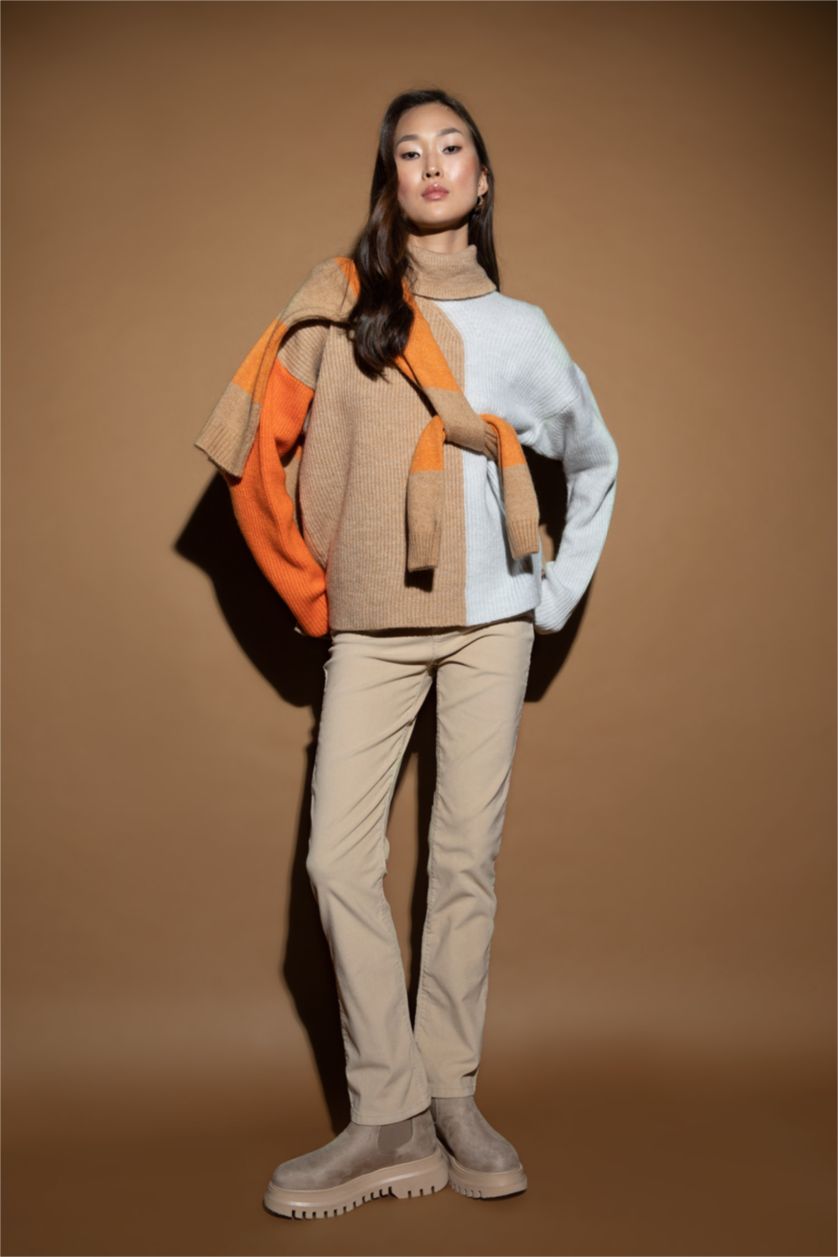 FEMME Beige Pantalon Velours Côtelé