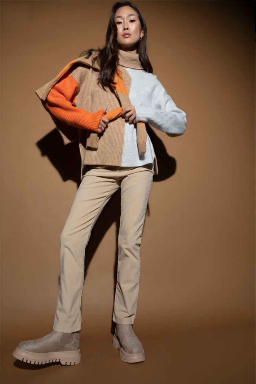 FEMME Beige Pantalon Velours Côtelé