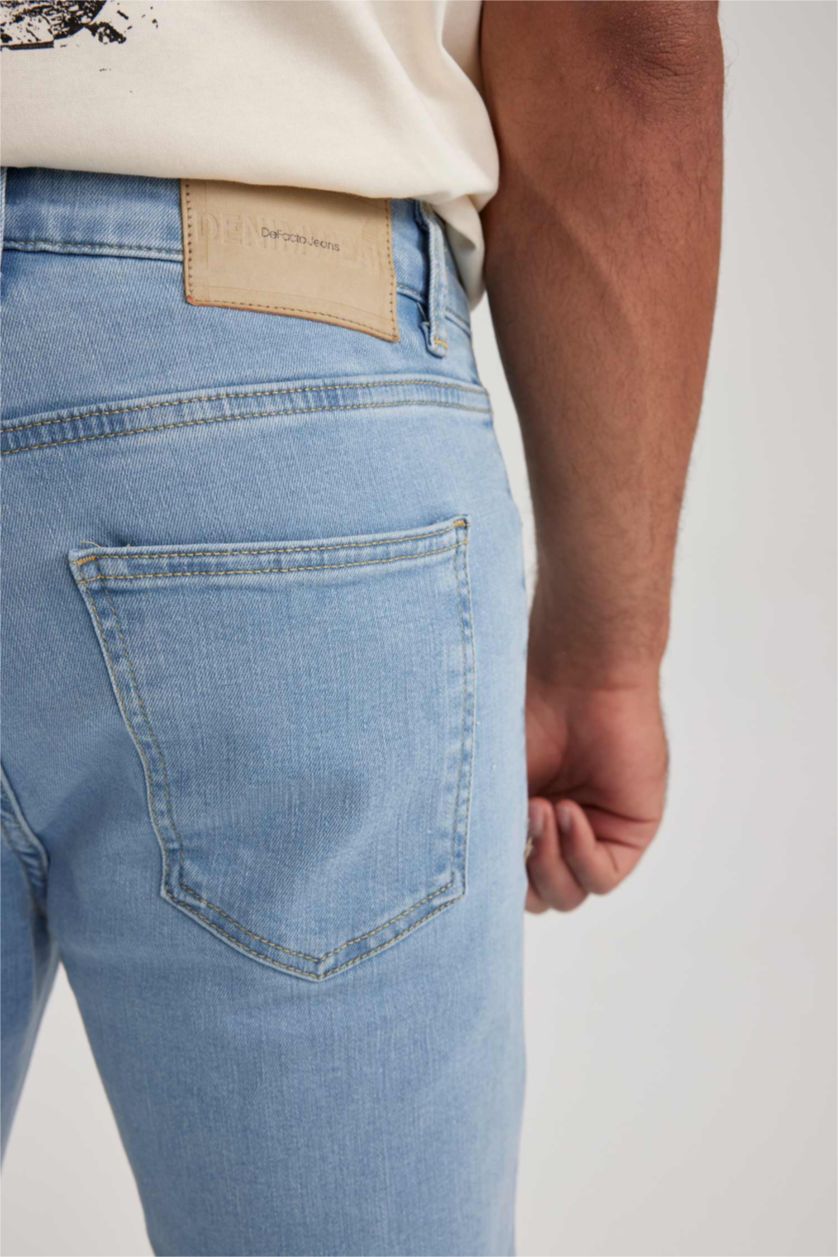 رجال أزرق فاتح بنطلون جينز قصة ضيق للغاية