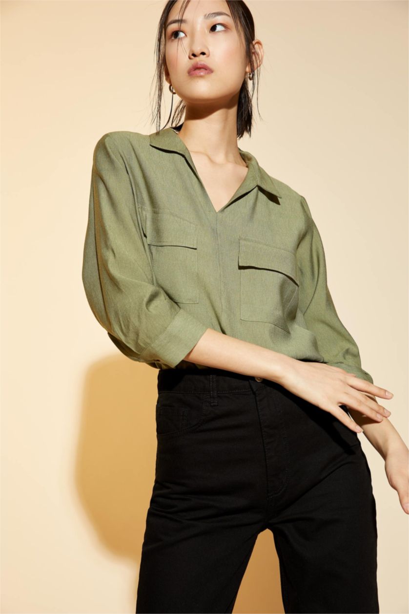 نساء كاكي فاتح بلوزة كم طويل وجيوب مزدوجة بياقة سكوب وقصة عادية