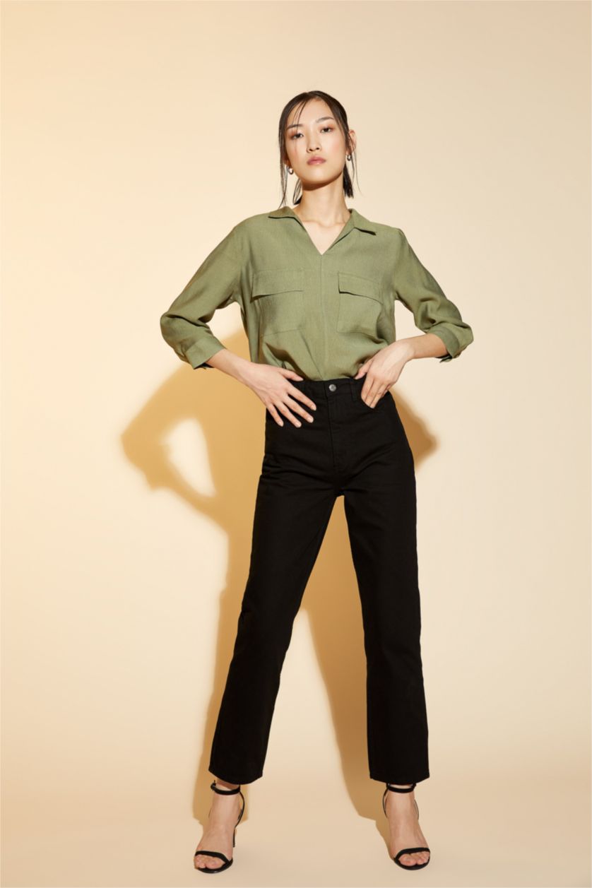 نساء كاكي فاتح بلوزة كم طويل وجيوب مزدوجة بياقة سكوب وقصة عادية