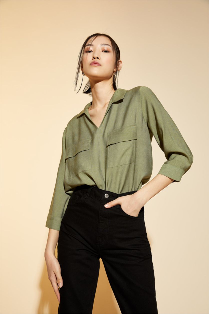 نساء كاكي فاتح بلوزة كم طويل وجيوب مزدوجة بياقة سكوب وقصة عادية