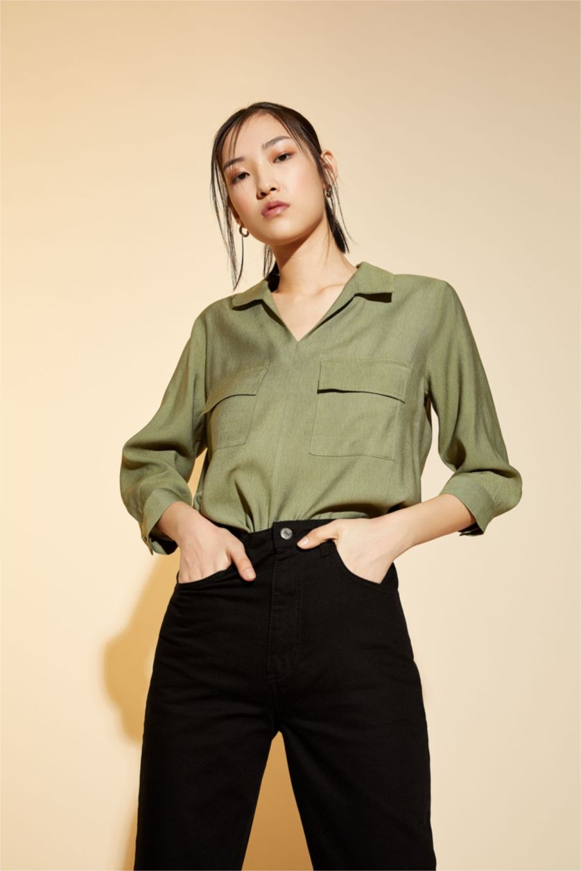 نساء كاكي فاتح بلوزة كم طويل وجيوب مزدوجة بياقة سكوب وقصة عادية