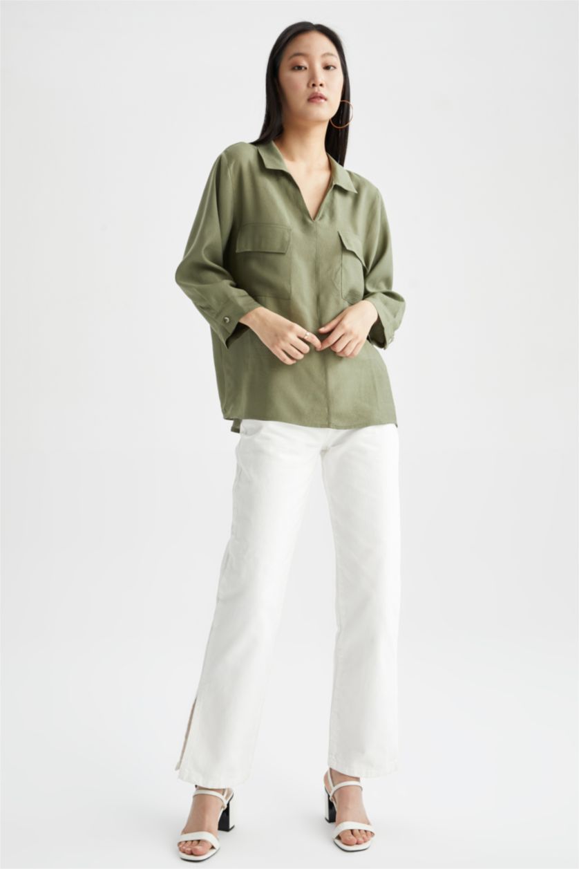 نساء كاكي فاتح بلوزة كم طويل وجيوب مزدوجة بياقة سكوب وقصة عادية