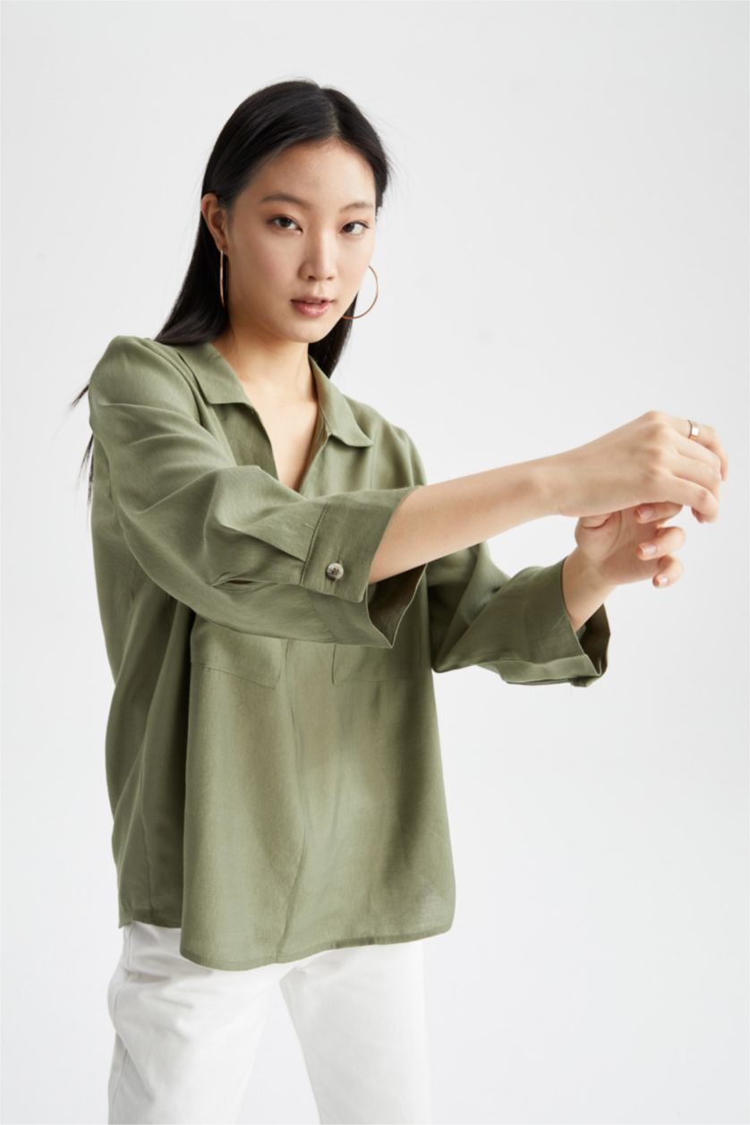 نساء كاكي فاتح بلوزة كم طويل وجيوب مزدوجة بياقة سكوب وقصة عادية