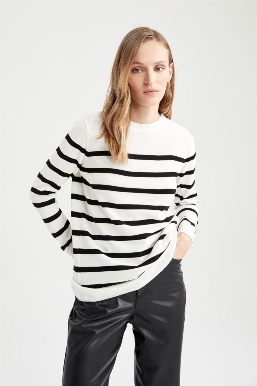 FEMME Écru Pull tunique en tricot rayé à col rond et coupe décontractée