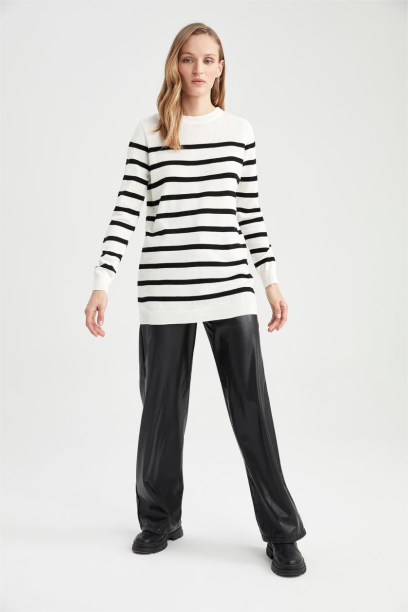 FEMME Écru Pull tunique en tricot rayé à col rond et coupe décontractée