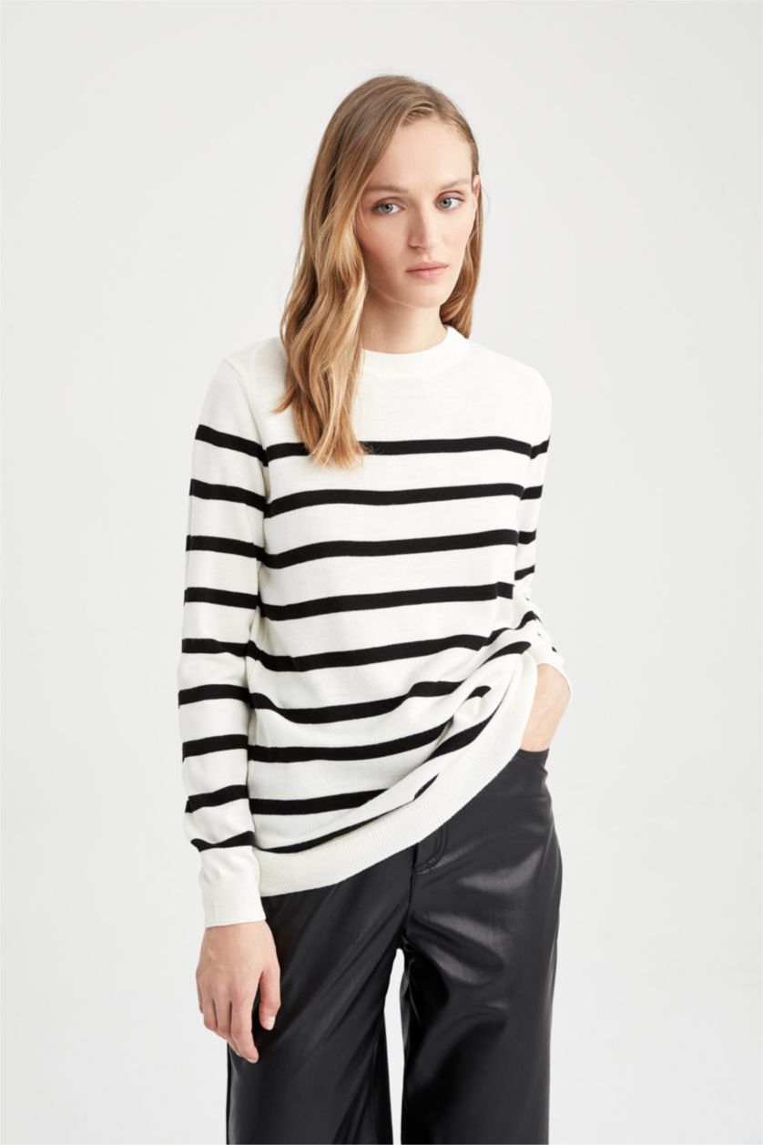 FEMME Écru Pull tunique en tricot rayé à col rond et coupe décontractée