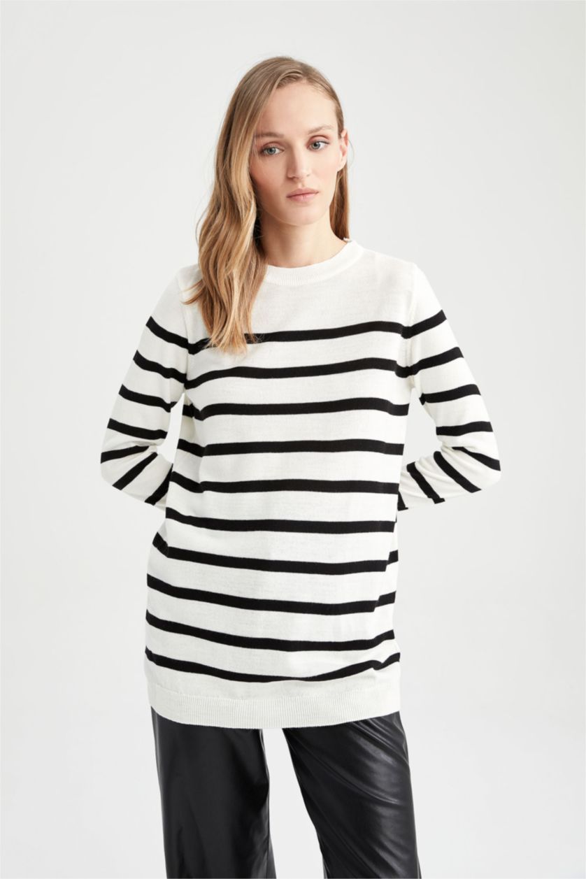 FEMME Écru Pull tunique en tricot rayé à col rond et coupe décontractée